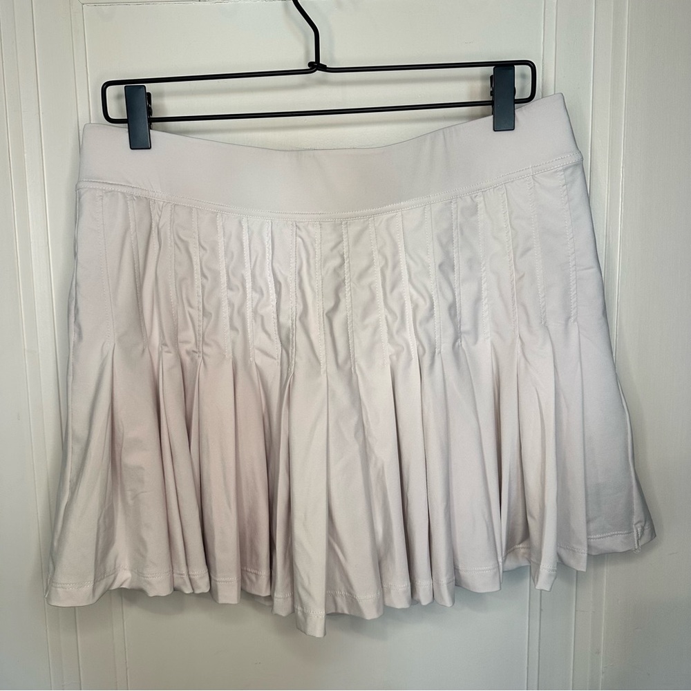 Vineyard Vines Performance Pleated Skort 
Off White large tennis golf